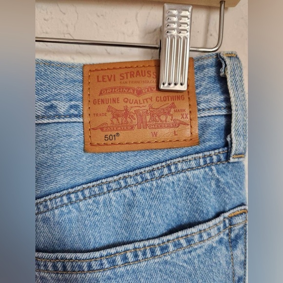 Levi's 501 Button Fly High Rise Distressed Mom Jean size 26 - Picture 6 of 10